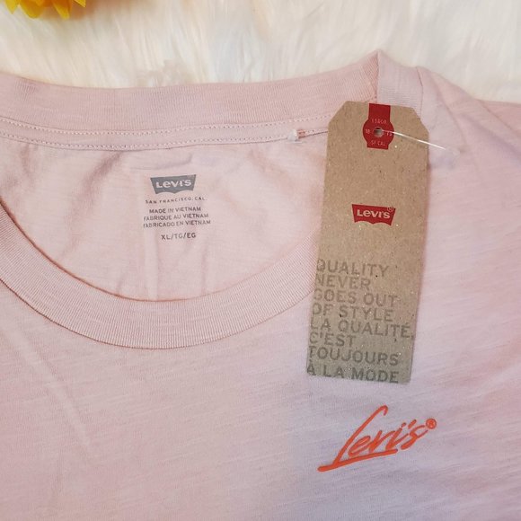 Woman's Levi's Pink Logo T-Short NWT - Picture 3 of 8